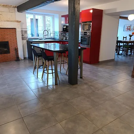 - Les Hirondelles Holiday home *